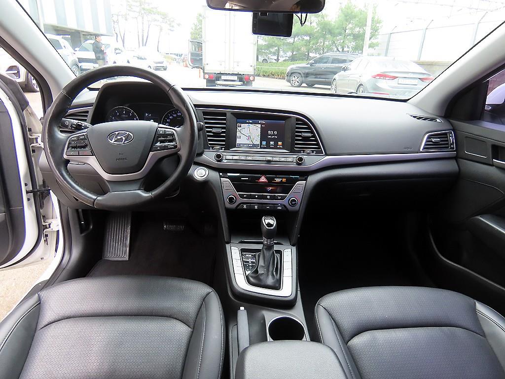 HYUNDAI Avante - Vista 7