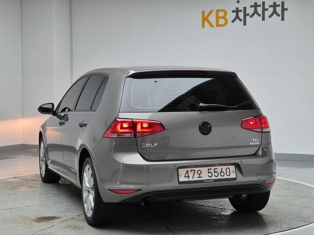 Volkswagen Golf - Vista 2