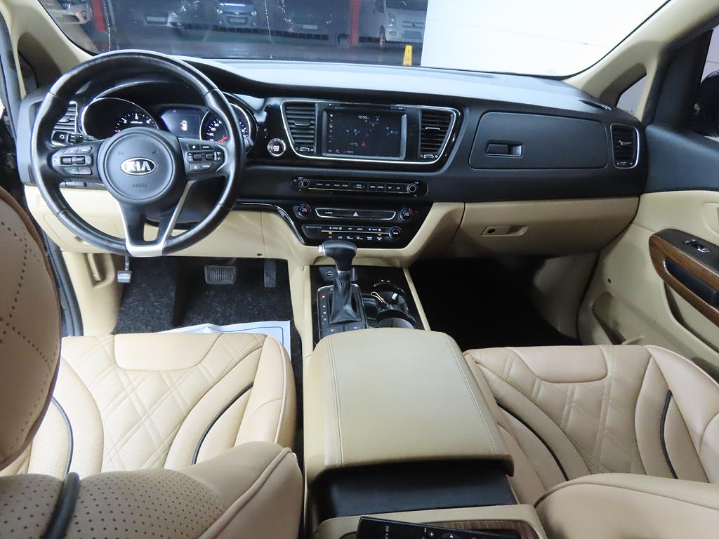 KIA Carnival - Vista 7