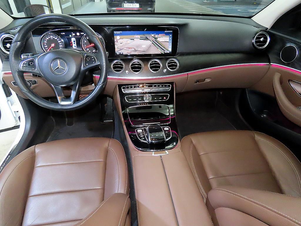 Mercedes Benz E class - Vista 10