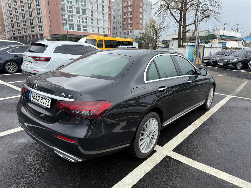 Mercedes Benz E class - Vista 5