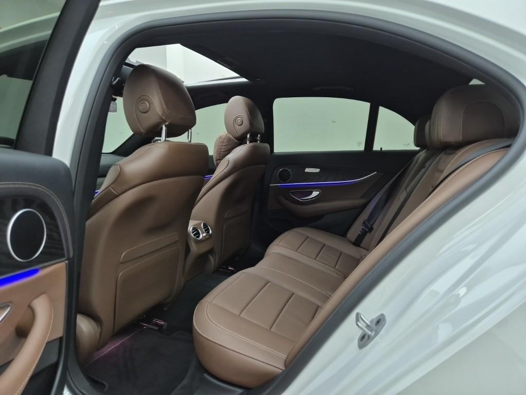 Mercedes Benz E class - Vista 12