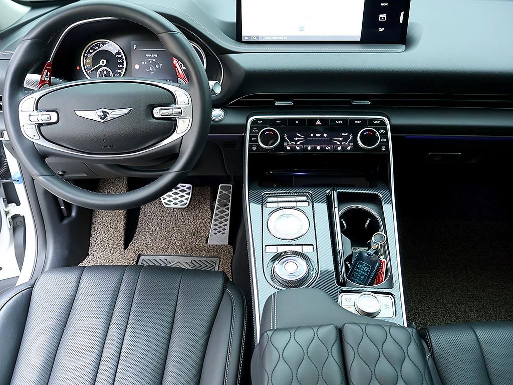 Genesis GV80 - Vista 9