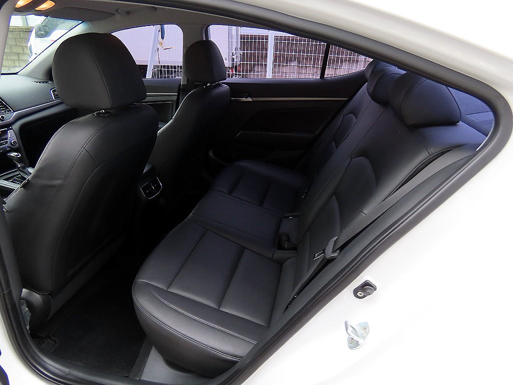 HYUNDAI Avante - Vista 6