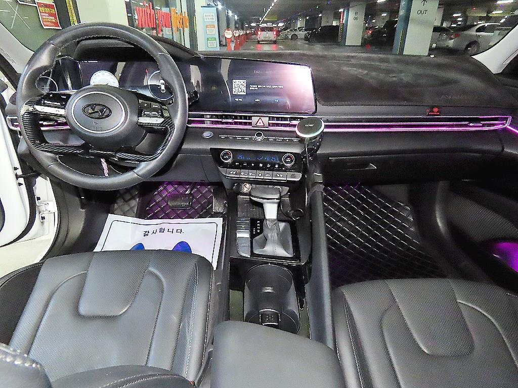 HYUNDAI Avante - Vista 10