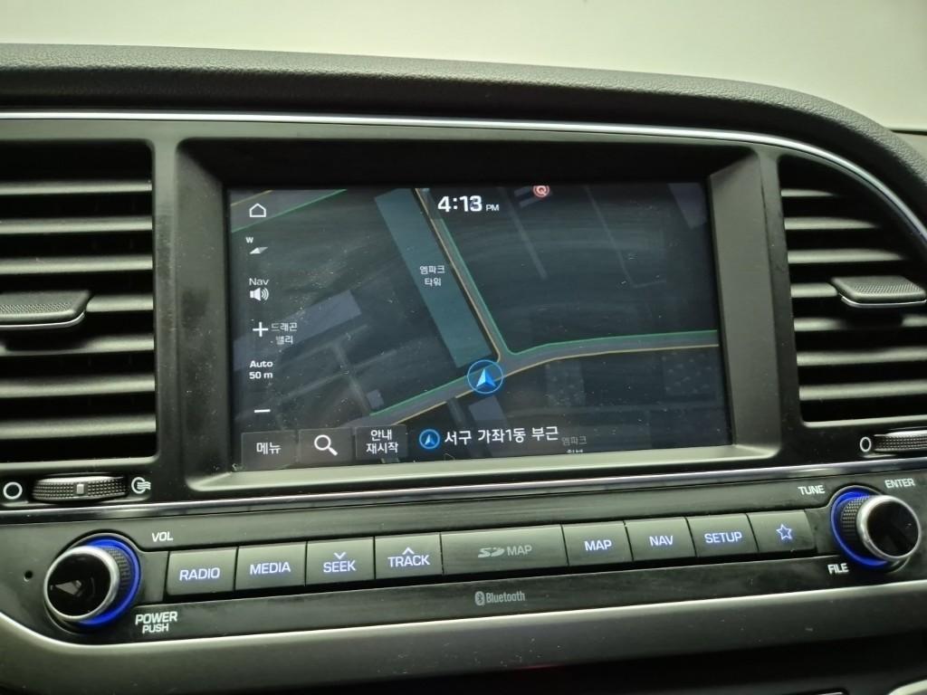 HYUNDAI Avante 2018 Blanco - Importación desde Corea - HF Imports Iquique - Foto 13