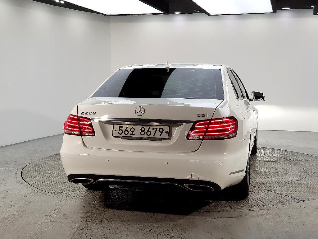 Mercedes Benz E class - Vista 3