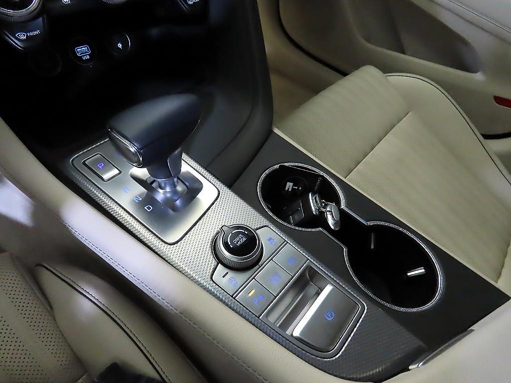 Genesis G70 - Vista 12