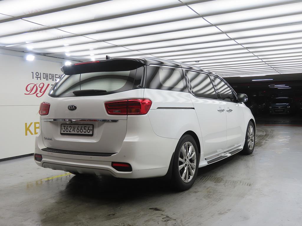 KIA Carnival - Vista 3