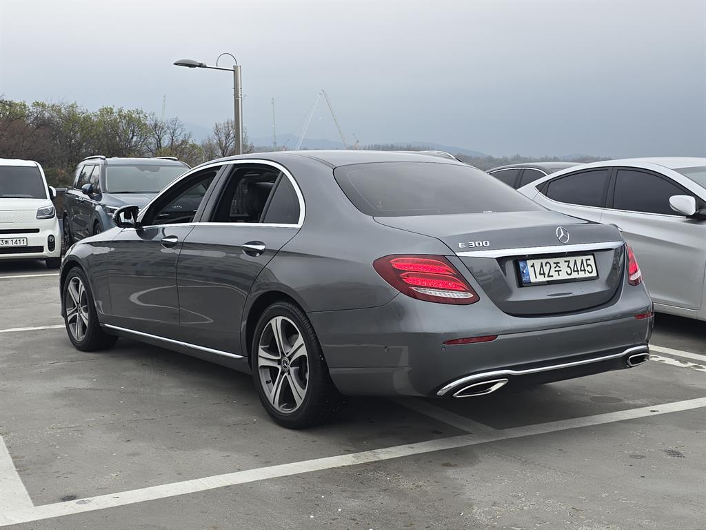 Mercedes Benz E class - Vista 5