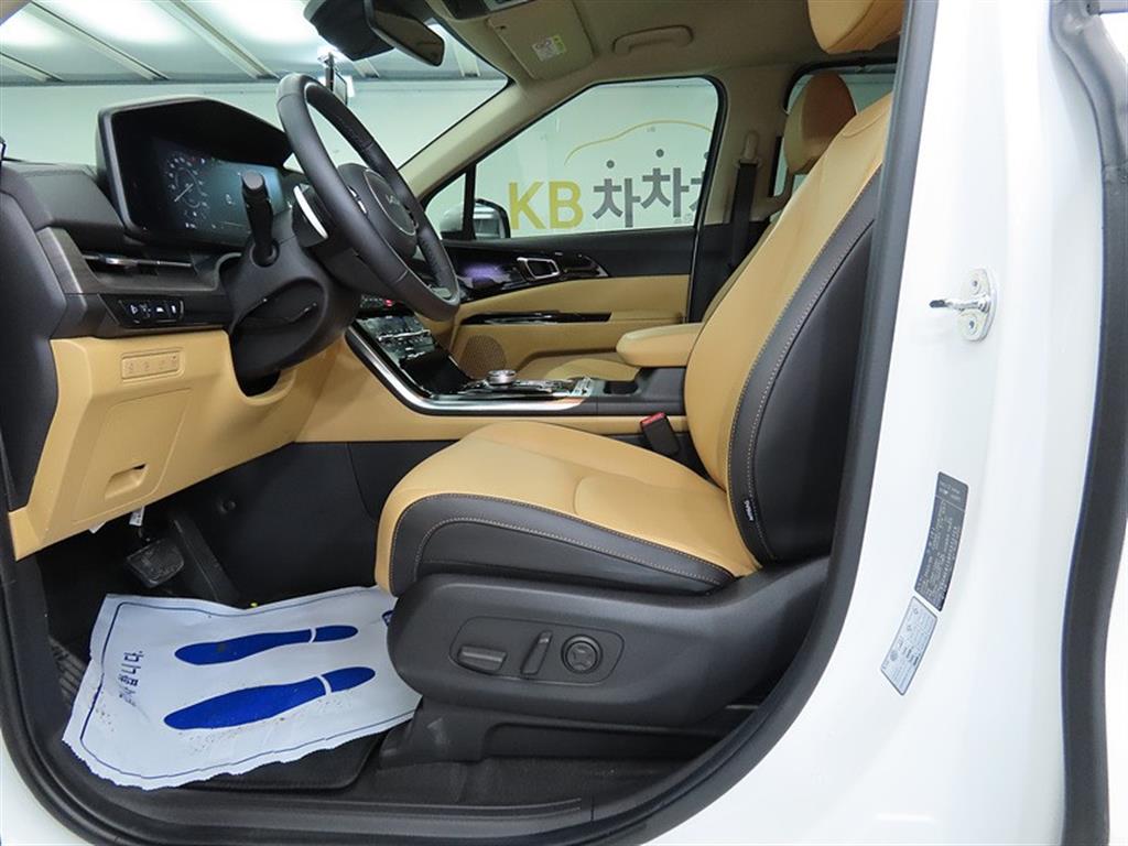 KIA Carnival - Vista 5