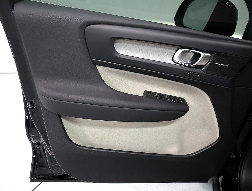 Volvo XC40 - Vista 8