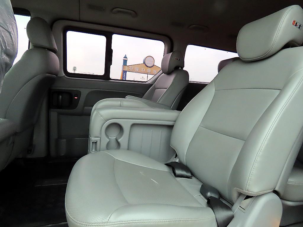 HYUNDAI Starex - Vista 6