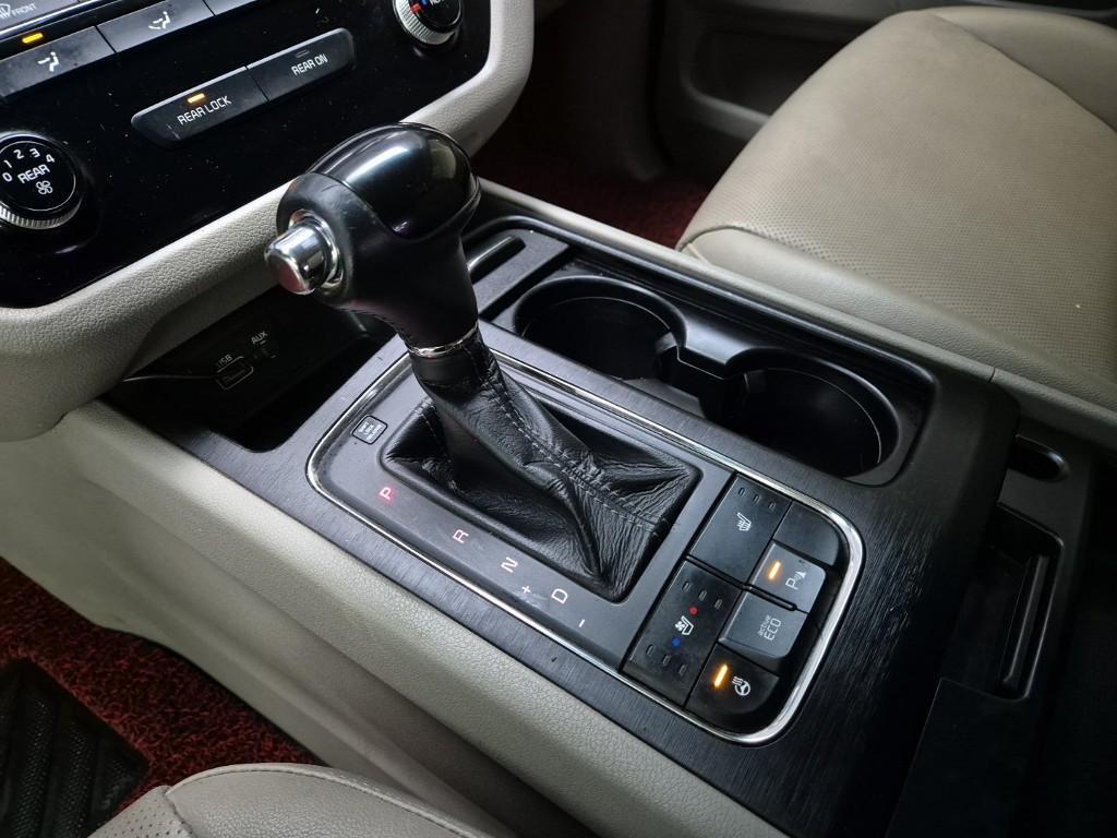 KIA Carnival - Vista 8