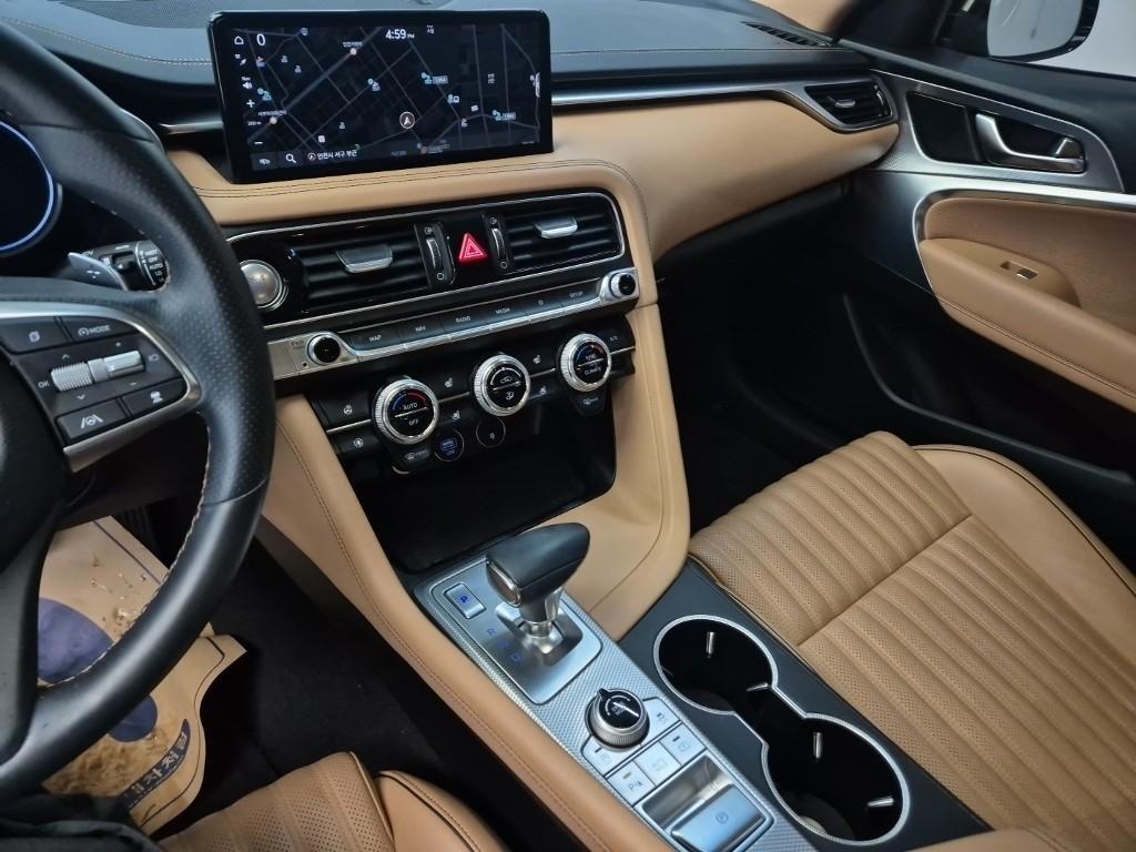 Genesis G70 - Vista 10
