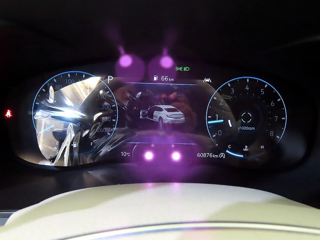 Genesis G70 - Vista 9