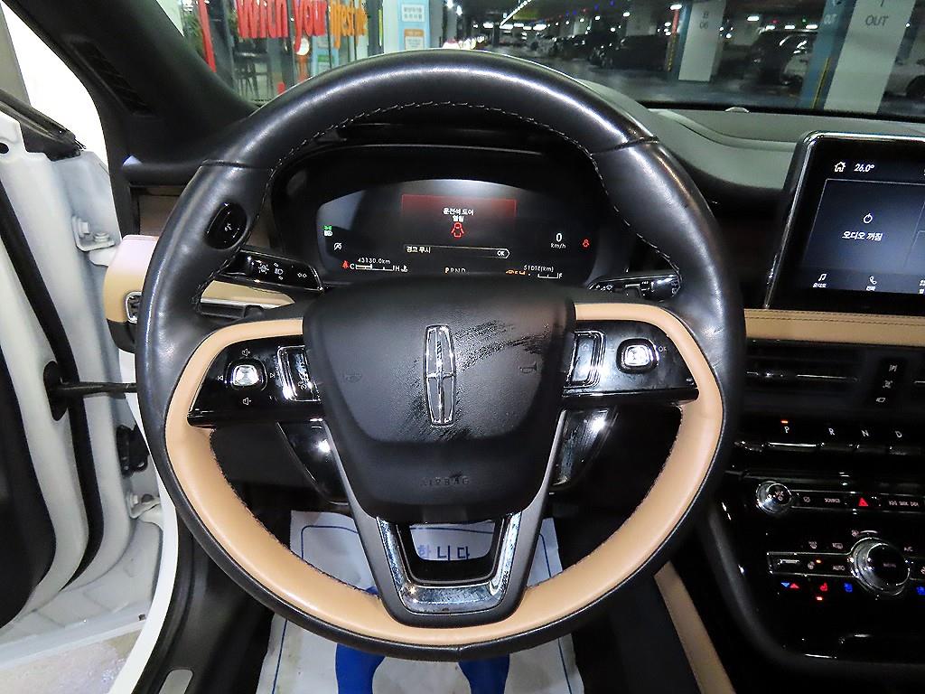 Lincoln Corsair - Vista 8