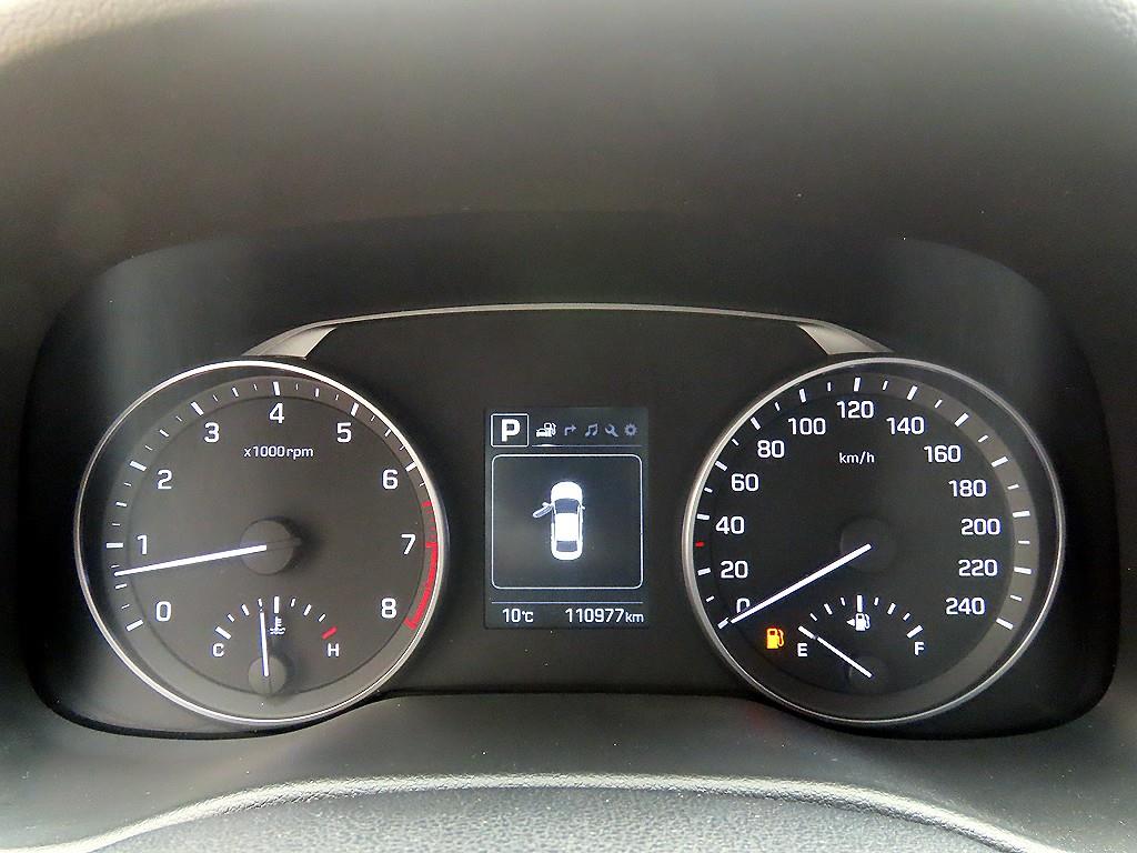 HYUNDAI Avante - Vista 9
