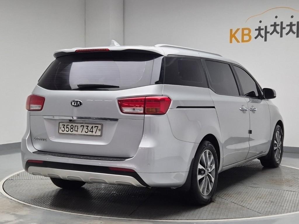 KIA Carnival - Vista 3