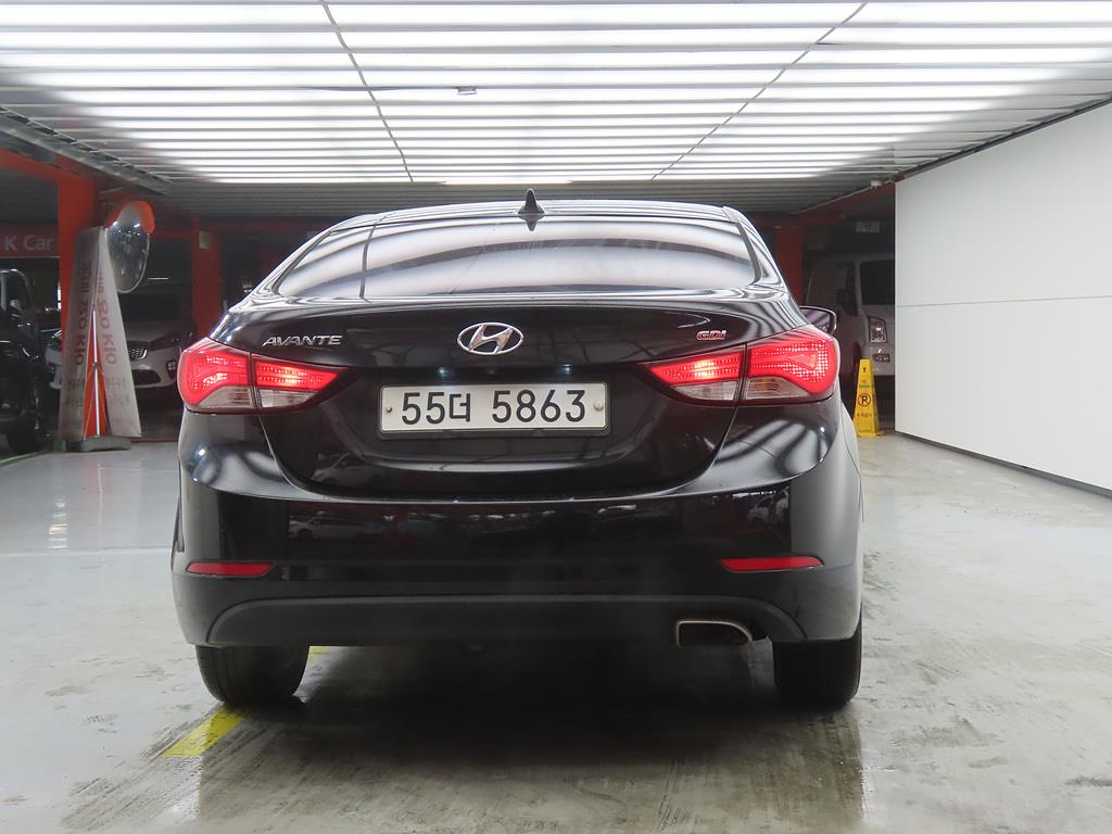 HYUNDAI Avante - Vista 3