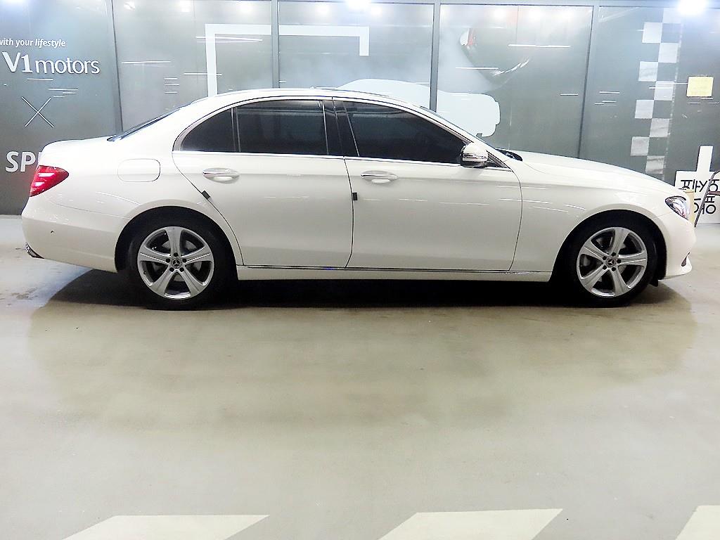 Mercedes Benz E class - Vista 3