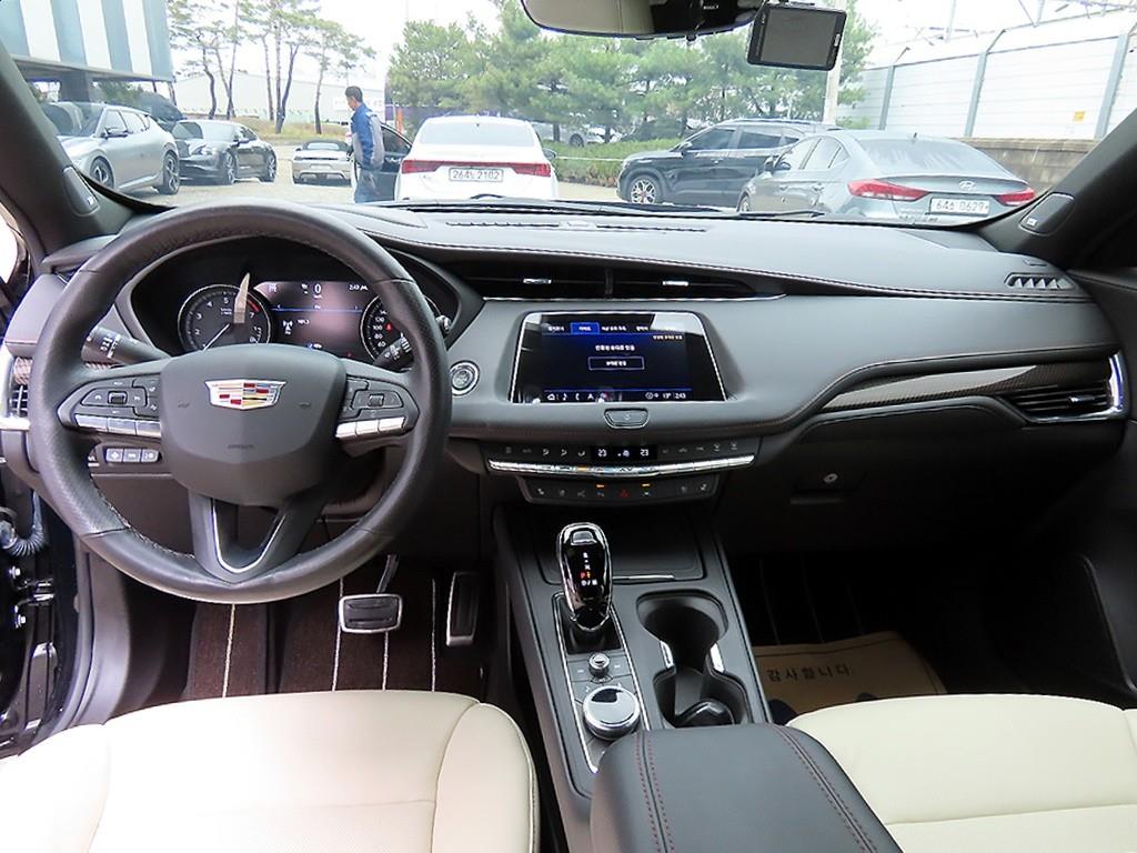 Cadillac XT4 - Vista 7