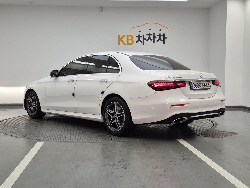 Mercedes Benz E class - Vista 3