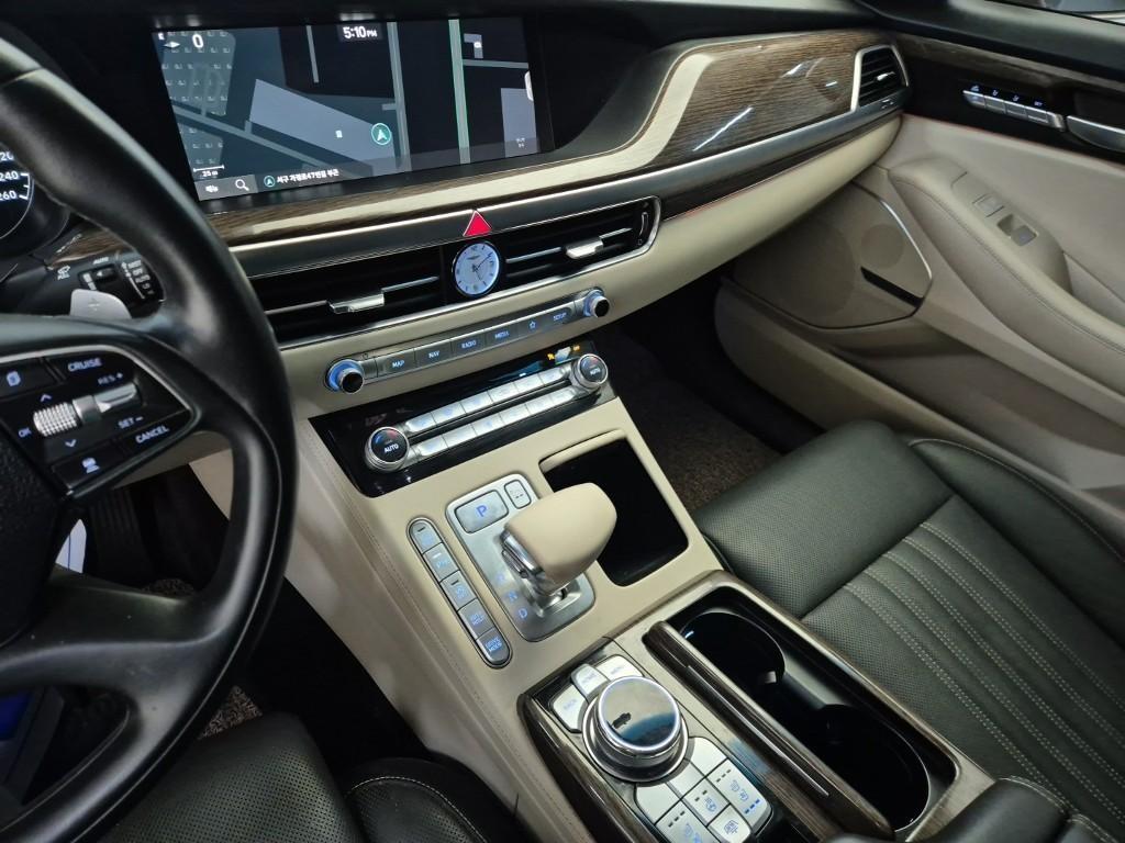 Genesis G90 - Vista 10