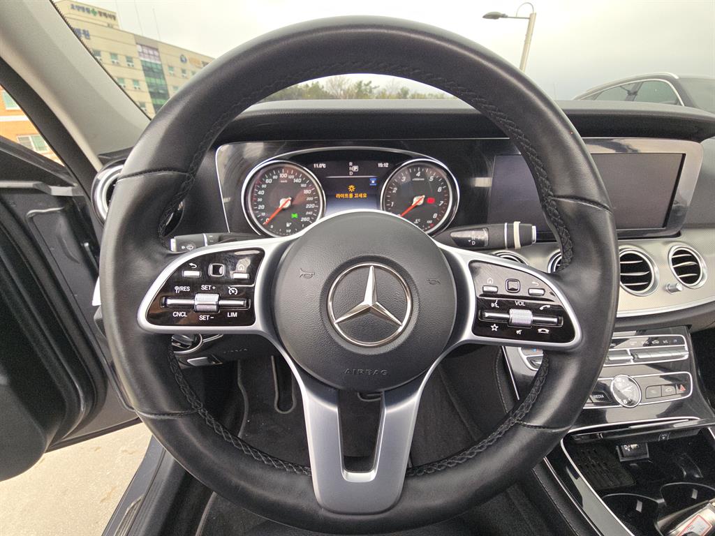 Mercedes Benz E class - Vista 9