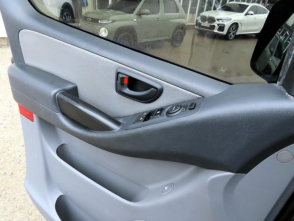 HYUNDAI Starex 2017 Gris - Importación desde Corea - HF Imports Iquique - Foto 13