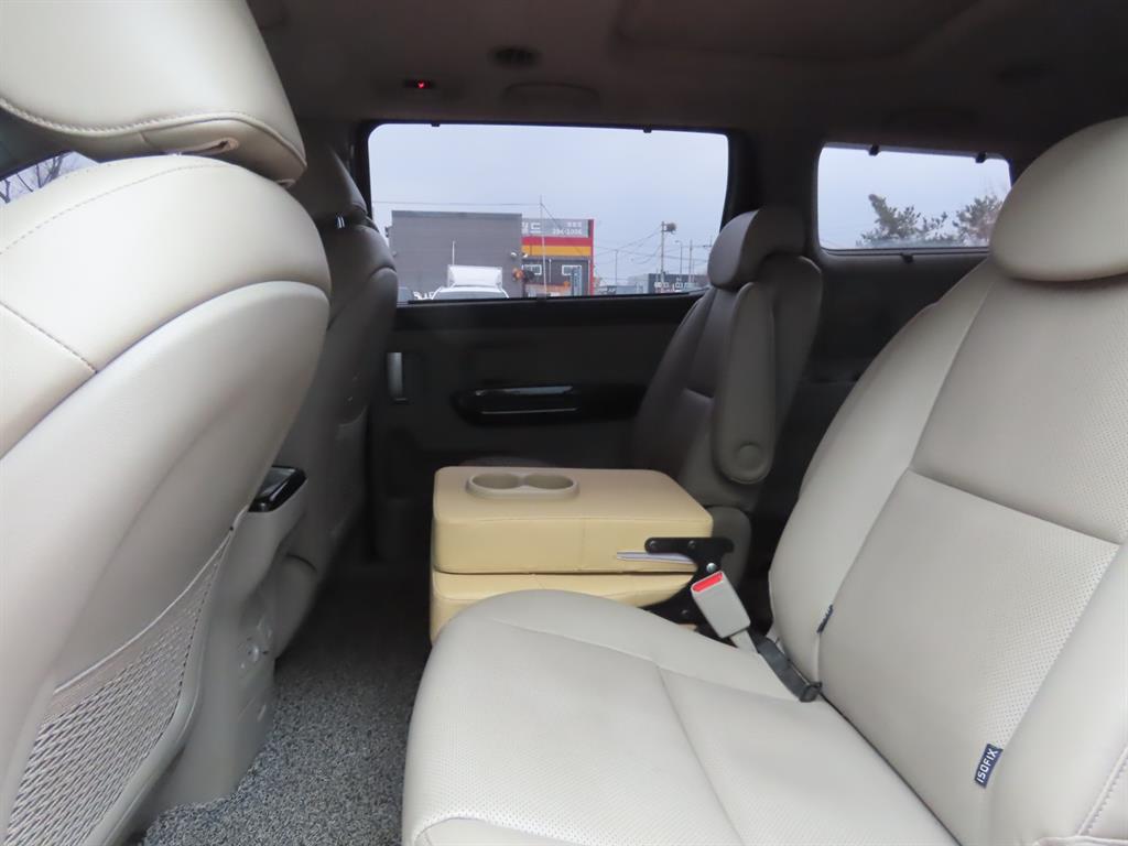KIA Carnival - Vista 11