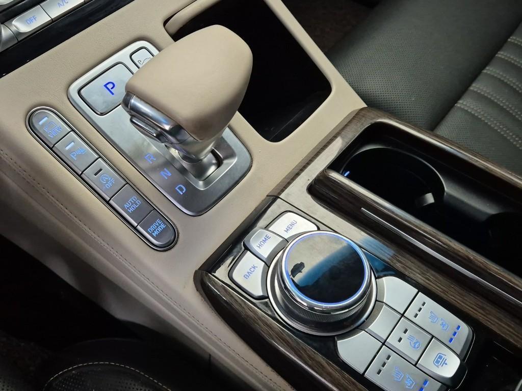 Genesis G90 - Vista 8