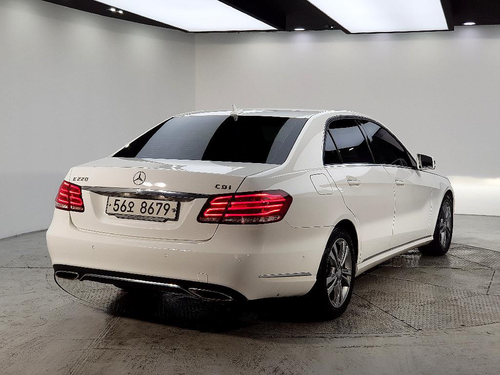 Mercedes Benz E class - Vista 4