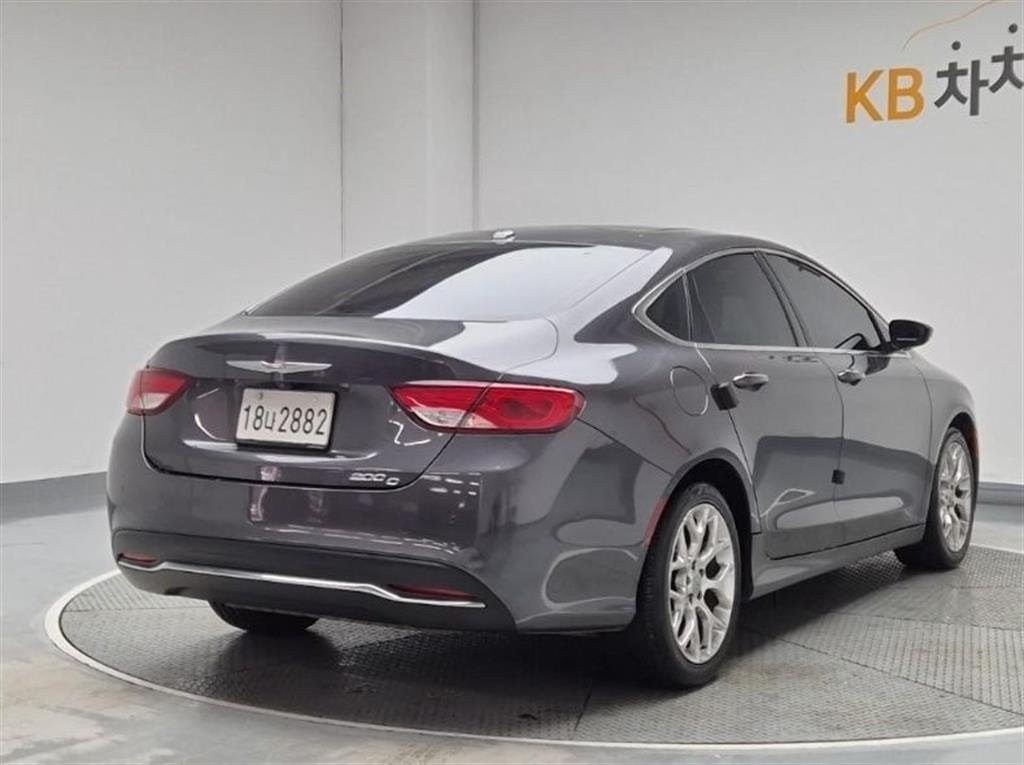 Chrysler 200 - Vista 4