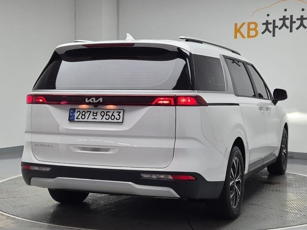 KIA Carnival - Vista 4