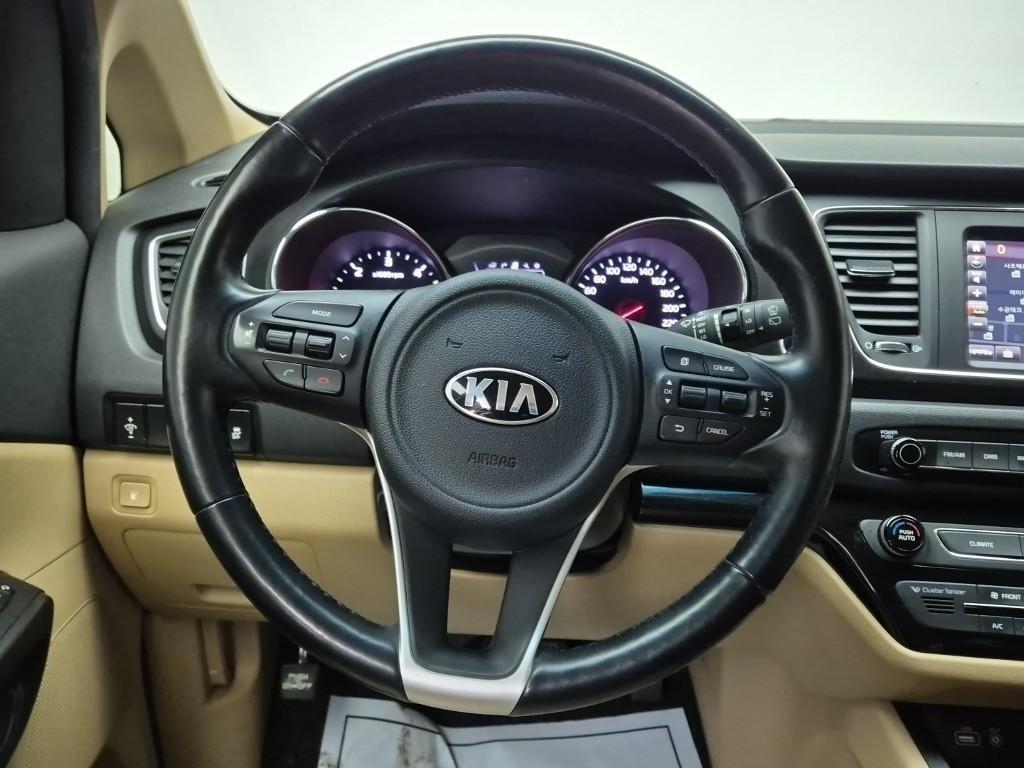 KIA Carnival - Vista 9