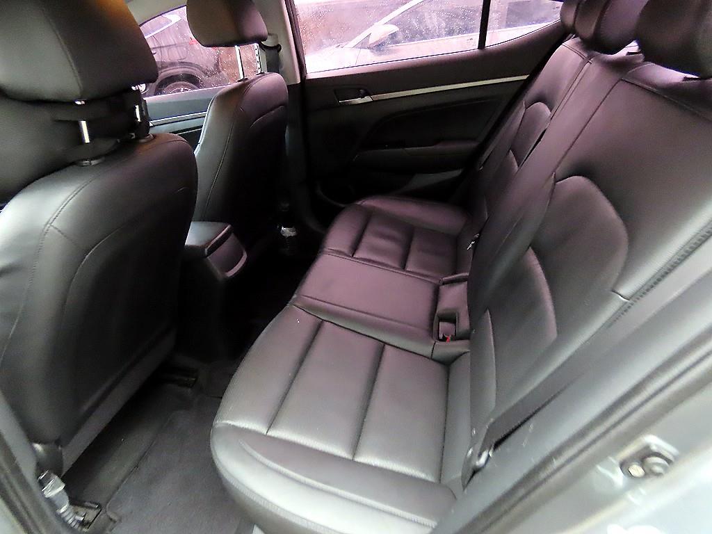 HYUNDAI Avante - Vista 6