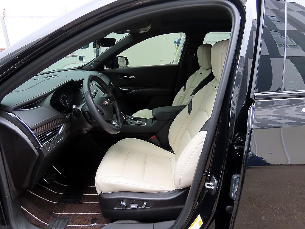 Cadillac XT4 - Vista 5