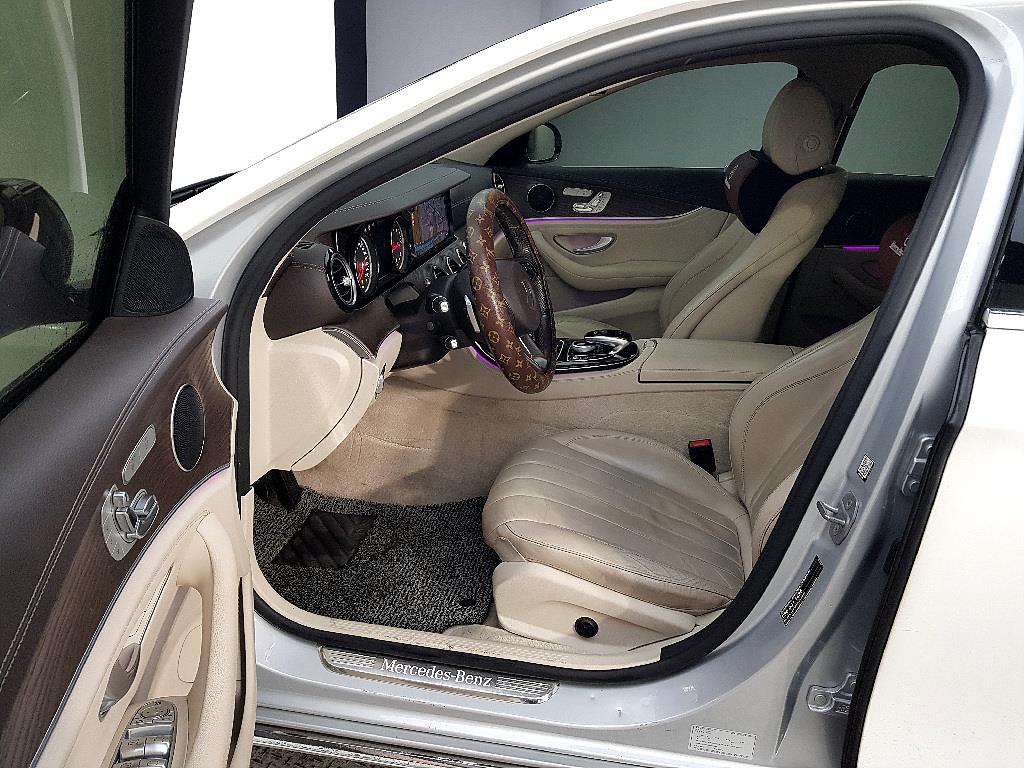 Mercedes Benz E class - Vista 8