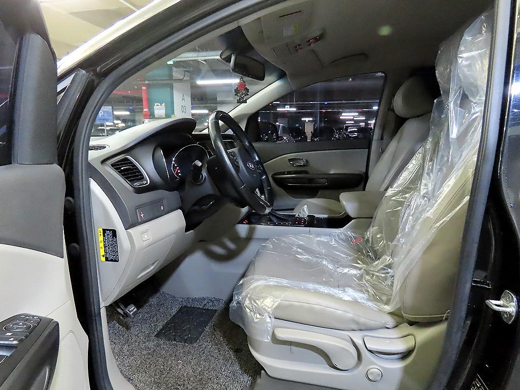 KIA Carnival - Vista 6