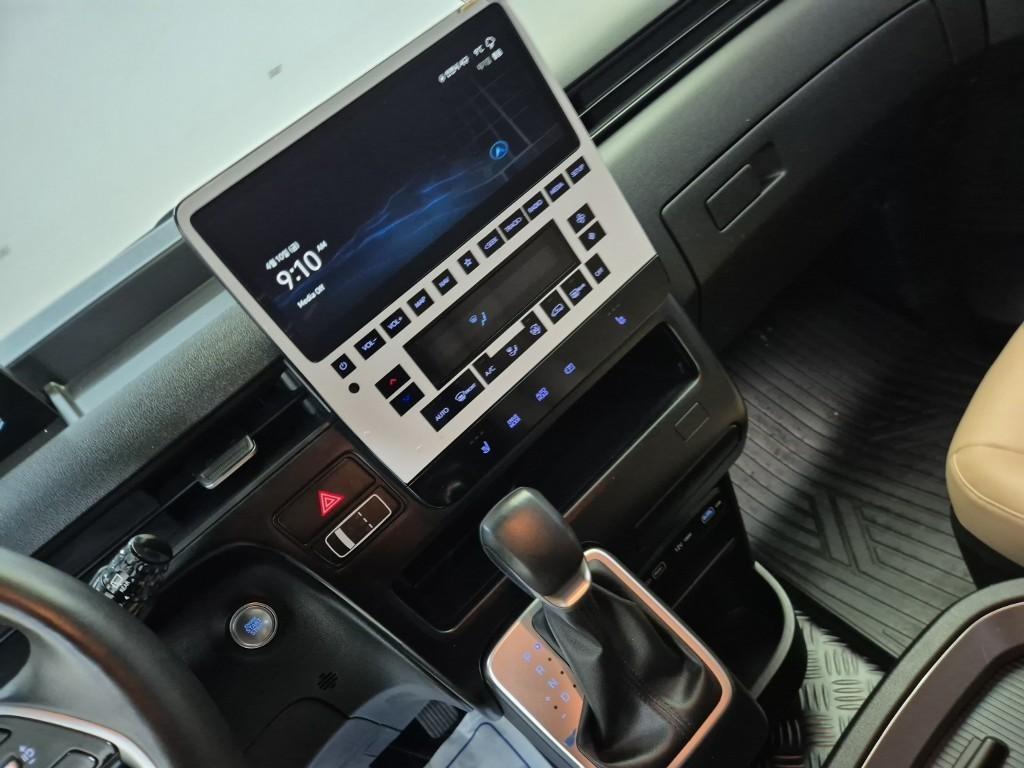 HYUNDAI Staria - Vista 10