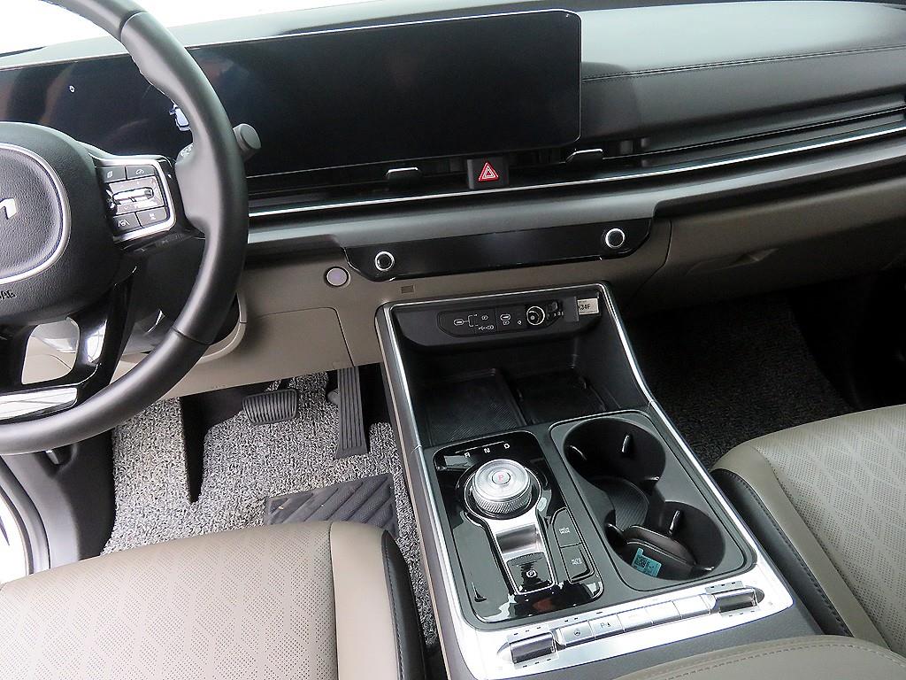 KIA Carnival - Vista 11