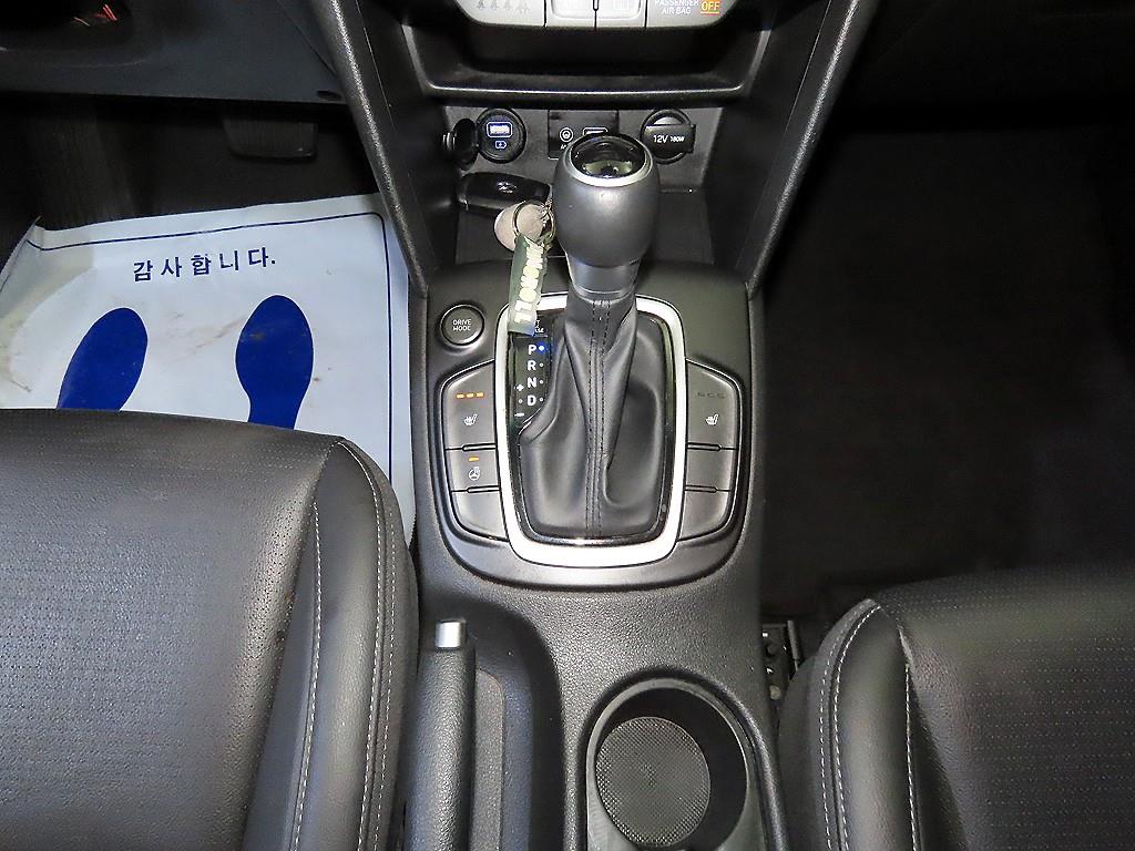 HYUNDAI Kona - Vista 12