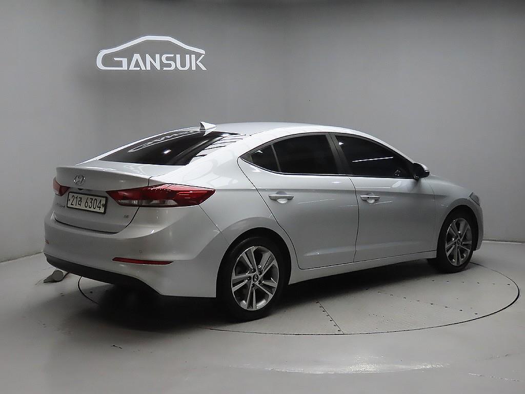 HYUNDAI Avante - Vista 7