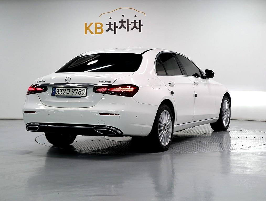 Mercedes Benz E class - Vista 3