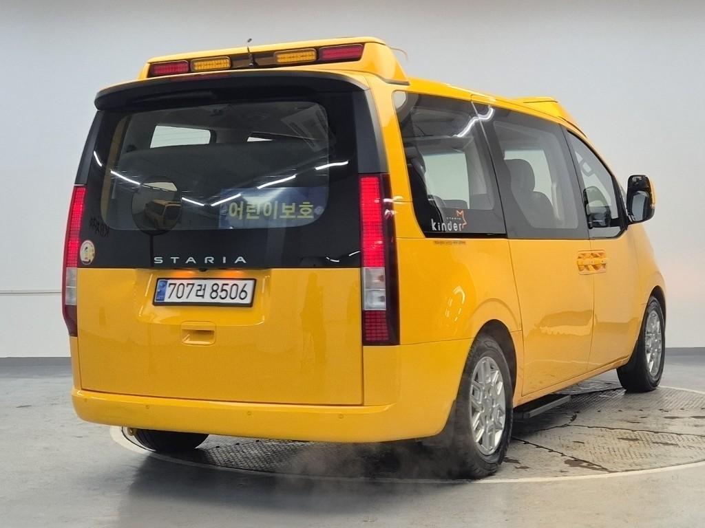 HYUNDAI Staria - Vista 2