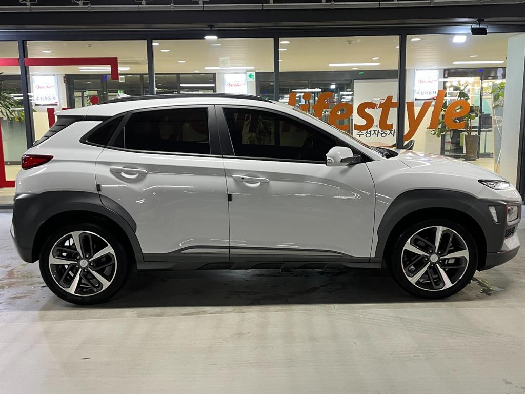 HYUNDAI Kona - Vista 3