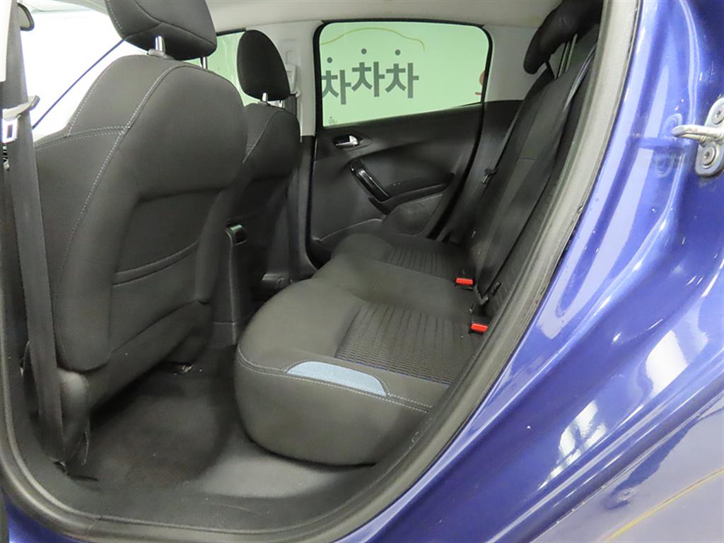 Peugeot 208 - Vista 6
