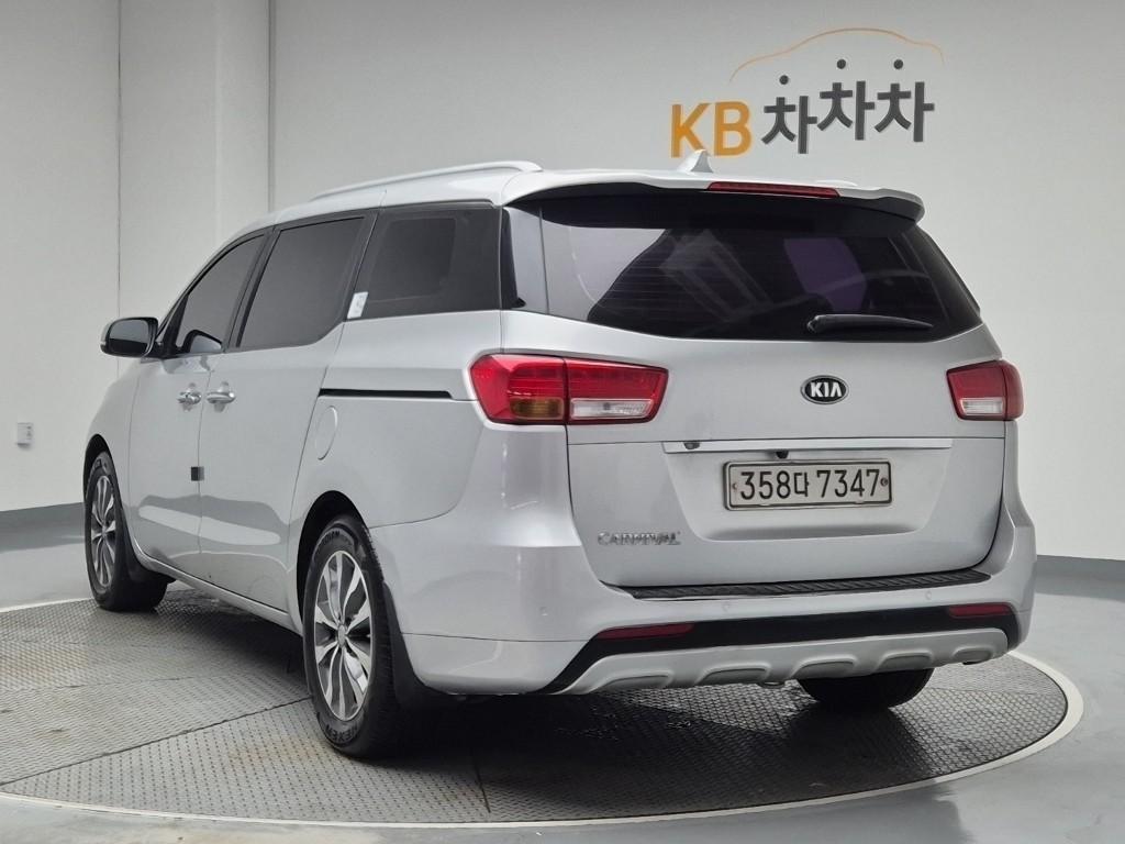 KIA Carnival - Vista 2