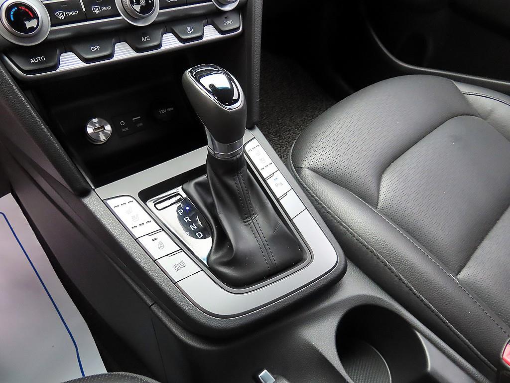 HYUNDAI Avante - Vista 10